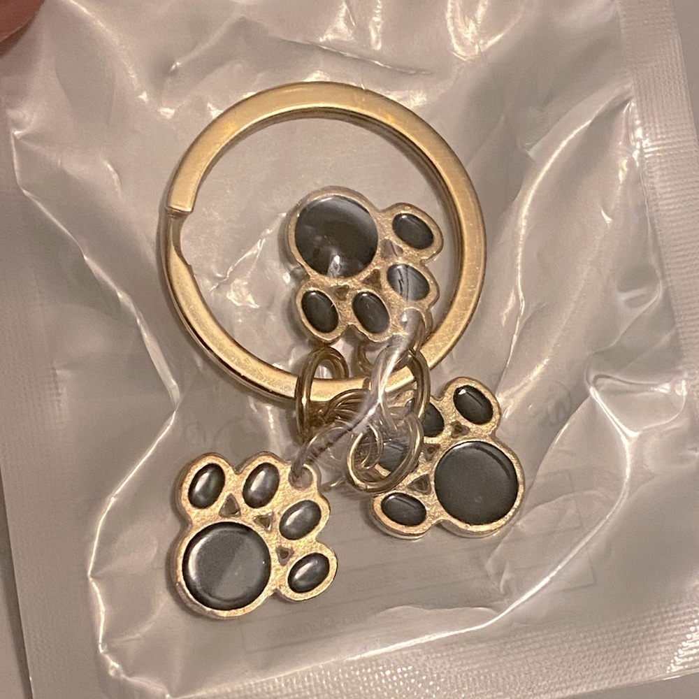 NEW Dog Paw Print Pet Keychain Stocking Stuffer SEALED - Picture 2 of 2